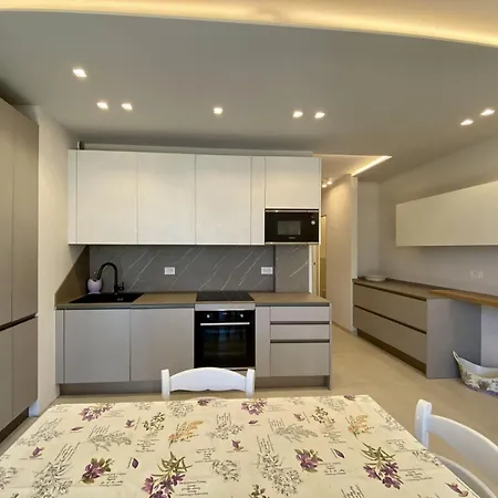 B195 Donego - Elegante Al Mare Apartment *