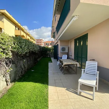 B195 Donego - Elegante Al Mare Apartment